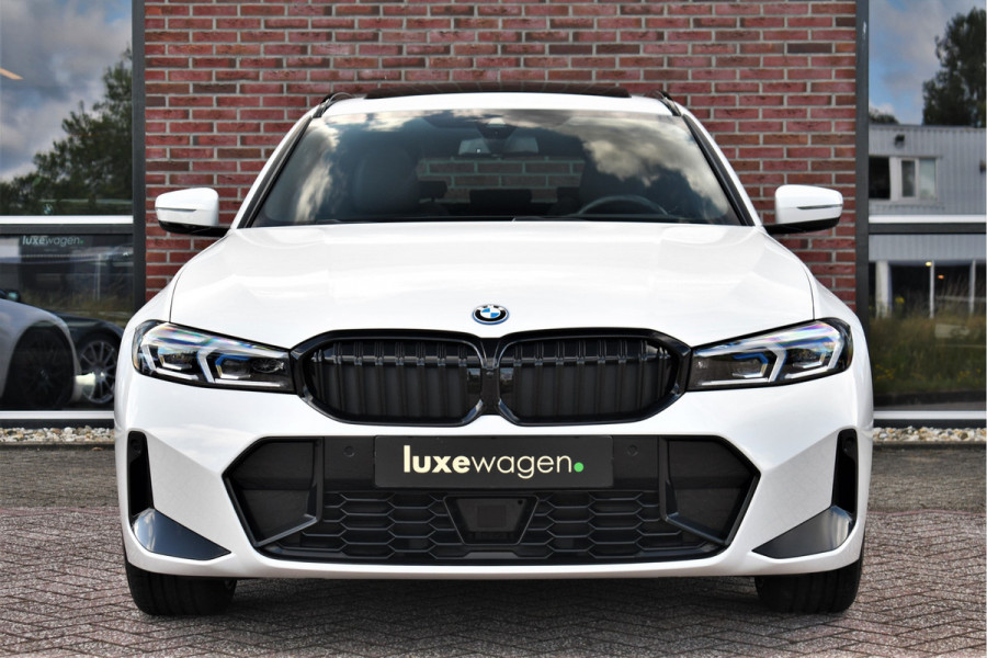 BMW 3 Serie Touring 330e M-Sport Pano ACC El-zetel HUD 19inch Camera Adp-onderstel