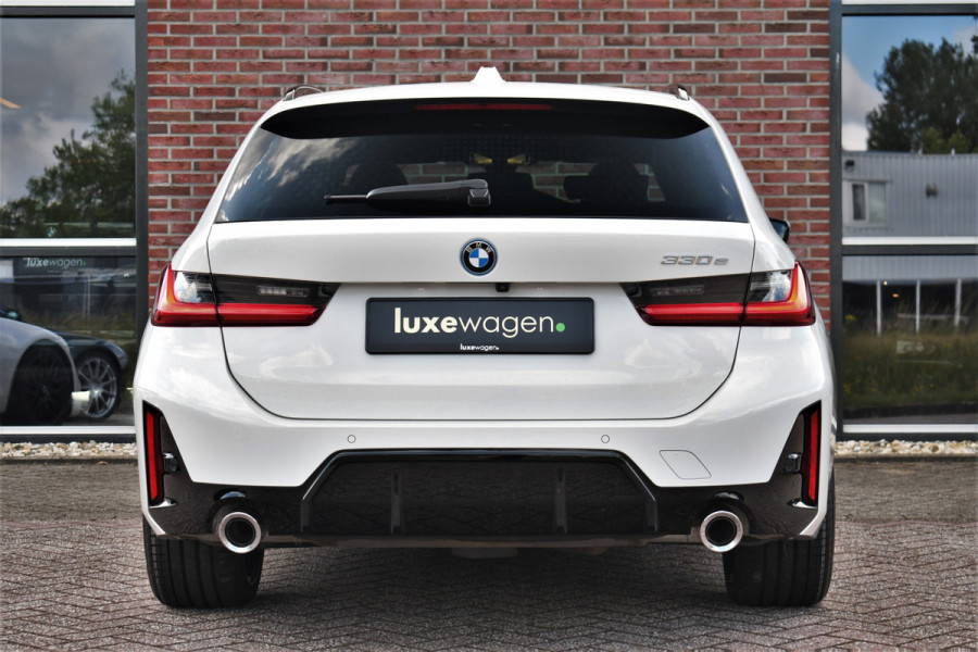 BMW 3 Serie Touring 330e M-Sport Pano ACC El-zetel HUD 19inch Camera Adp-onderstel