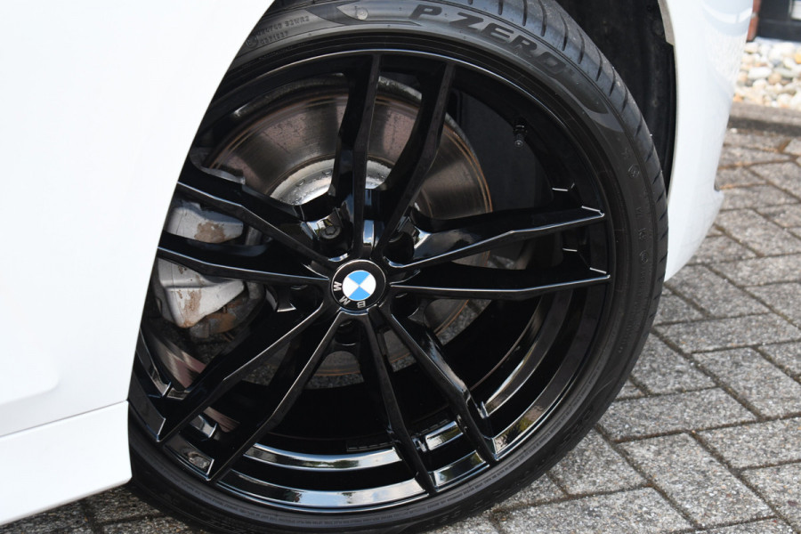 BMW 3 Serie Touring 330e M-Sport Pano ACC El-zetel HUD 19inch Camera Adp-onderstel