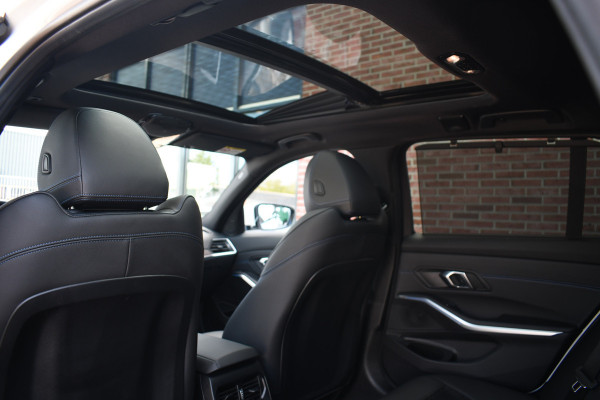 BMW 3 Serie Touring 330e M-Sport Pano ACC El-zetel HUD 19inch Camera Adp-onderstel