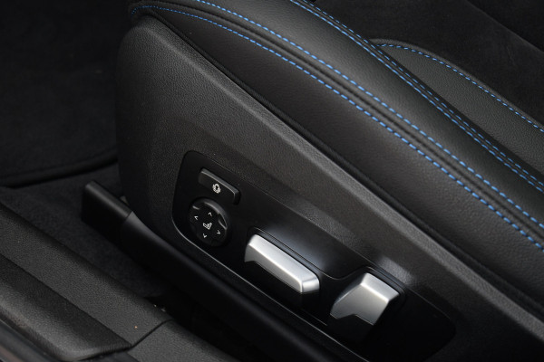 BMW 3 Serie Touring 330e M-Sport Pano ACC El-zetel HUD 19inch Camera Adp-onderstel