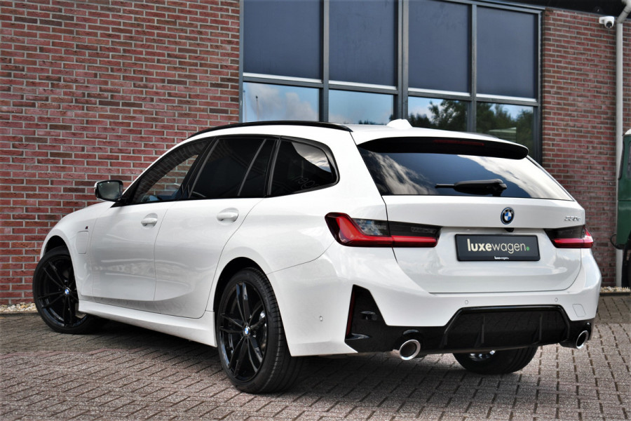 BMW 3 Serie Touring 330e M-Sport Pano ACC El-zetel HUD 19inch Camera Adp-onderstel