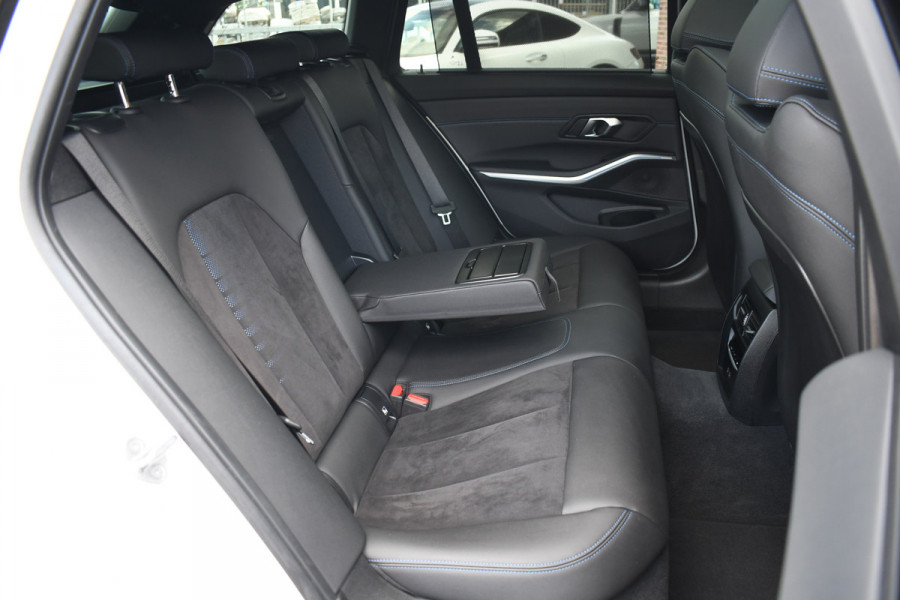 BMW 3 Serie Touring 330e M-Sport Pano ACC El-zetel HUD 19inch Camera Adp-onderstel