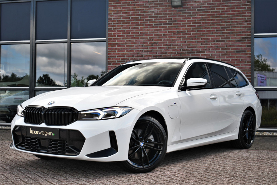 BMW 3 Serie Touring 330e M-Sport Pano ACC El-zetel HUD 19inch Camera Adp-onderstel
