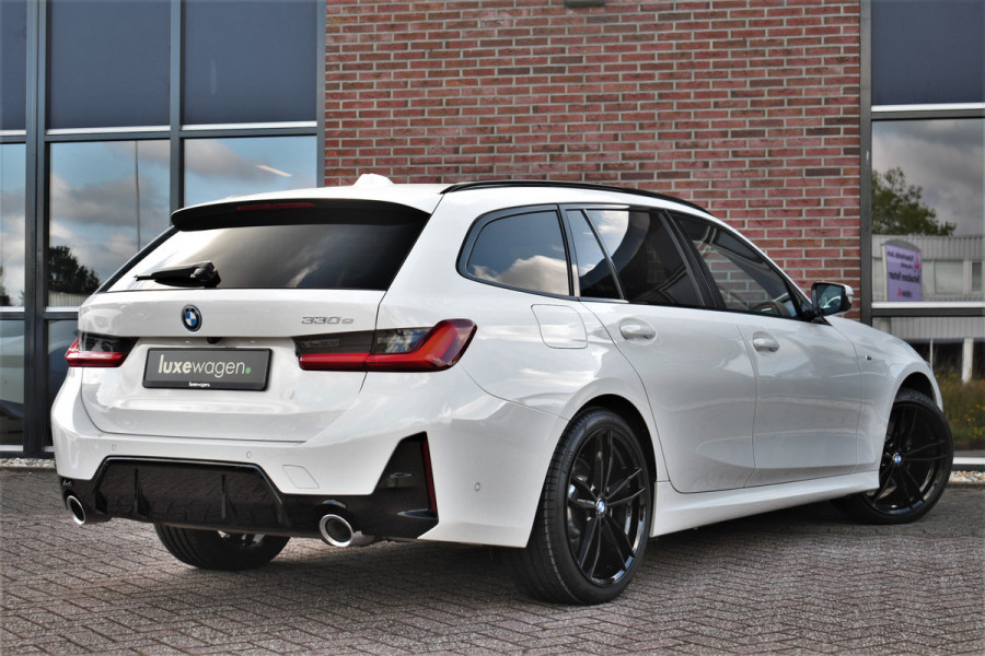 BMW 3 Serie Touring 330e M-Sport Pano ACC El-zetel HUD 19inch Camera Adp-onderstel