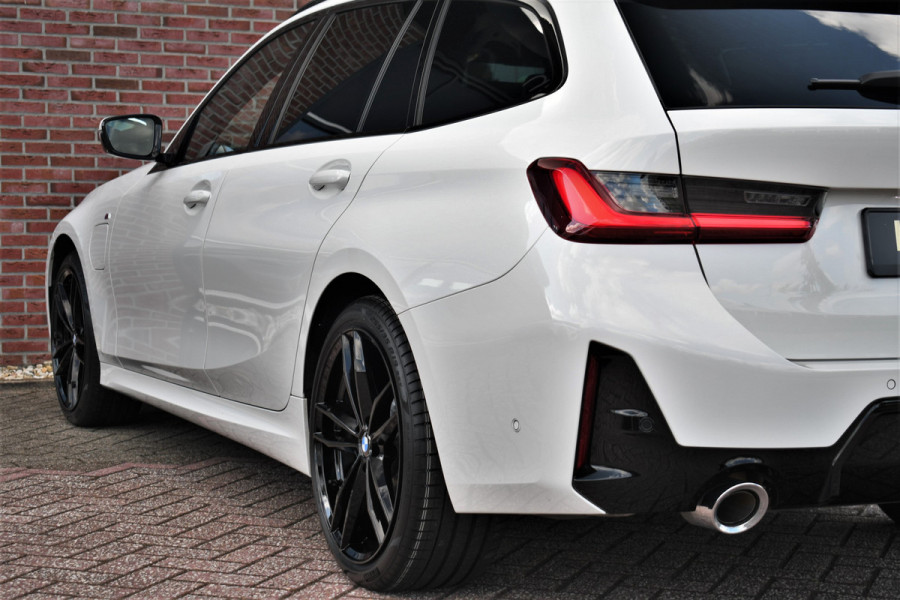 BMW 3 Serie Touring 330e M-Sport Pano ACC El-zetel HUD 19inch Camera Adp-onderstel