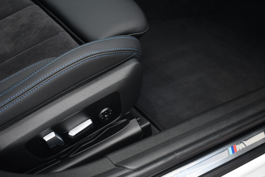 BMW 3 Serie Touring 330e M-Sport Pano ACC El-zetel HUD 19inch Camera Adp-onderstel