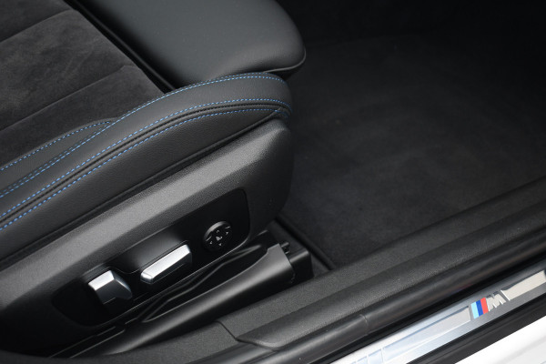 BMW 3 Serie Touring 330e M-Sport Pano ACC El-zetel HUD 19inch Camera Adp-onderstel