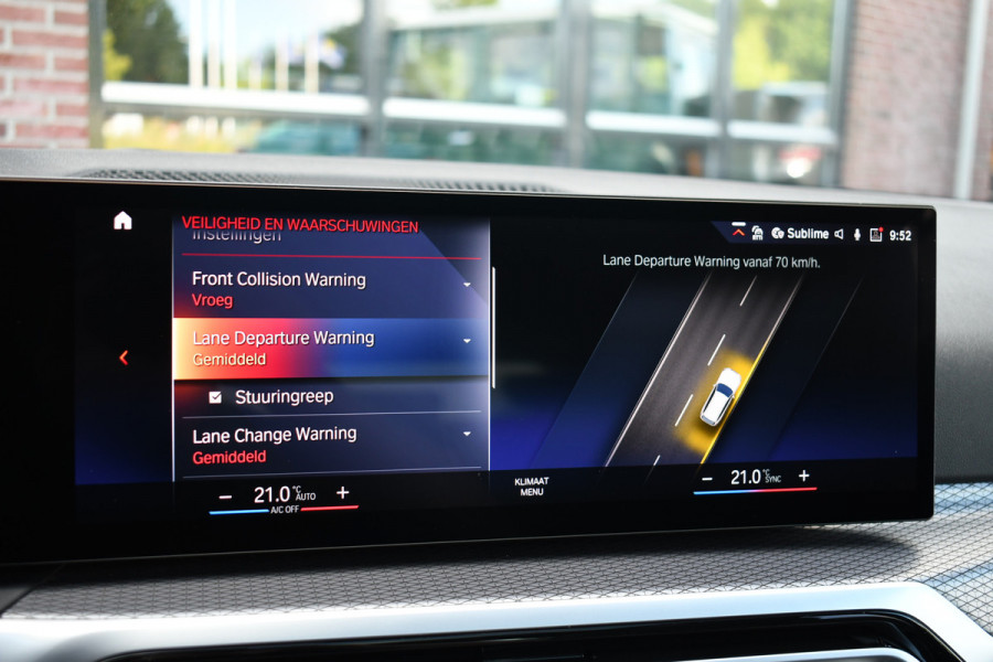 BMW 3 Serie Touring 330e M-Sport Pano ACC El-zetel HUD 19inch Camera Adp-onderstel