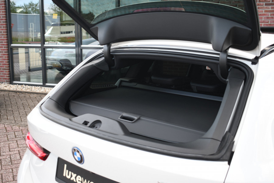 BMW 3 Serie Touring 330e M-Sport Pano ACC El-zetel HUD 19inch Camera Adp-onderstel