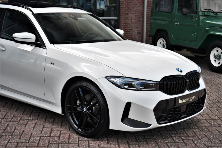 BMW 3 Serie Touring 330e M-Sport Pano ACC El-zetel HUD 19inch Camera Adp-onderstel