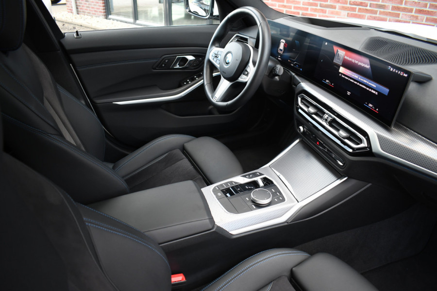 BMW 3 Serie Touring 330e M-Sport Pano ACC El-zetel HUD 19inch Camera Adp-onderstel