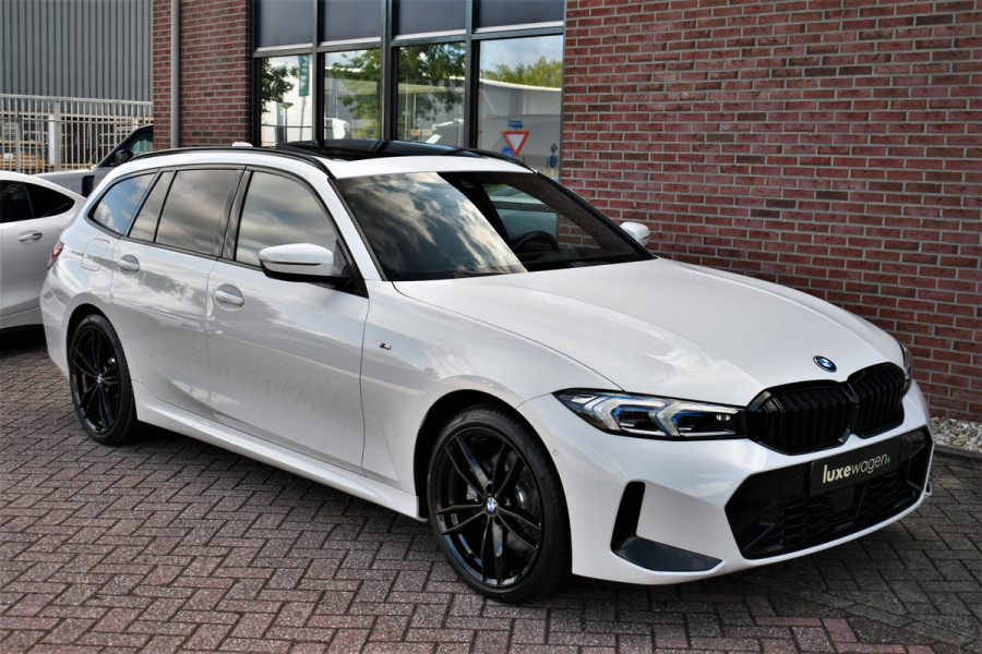 BMW 3 Serie Touring 330e M-Sport Pano ACC El-zetel HUD 19inch Camera Adp-onderstel
