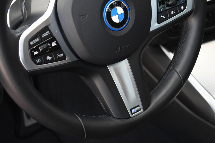 BMW 3 Serie Touring 330e M-Sport Pano ACC El-zetel HUD 19inch Camera Adp-onderstel