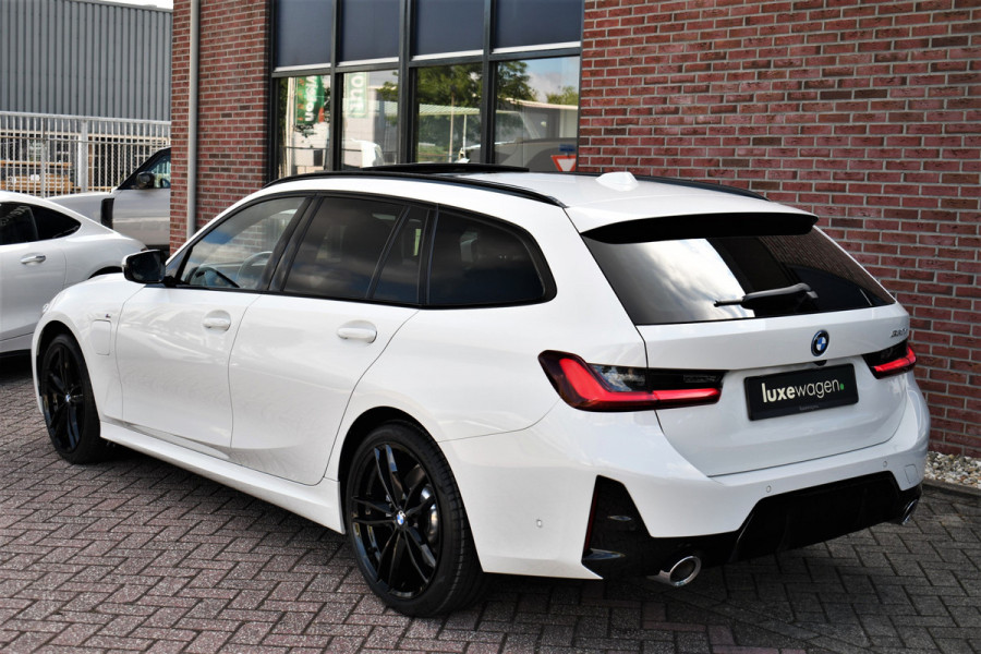 BMW 3 Serie Touring 330e M-Sport Pano ACC El-zetel HUD 19inch Camera Adp-onderstel