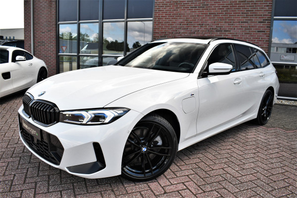 BMW 3 Serie Touring 330e M-Sport Pano ACC El-zetel HUD 19inch Camera Adp-onderstel