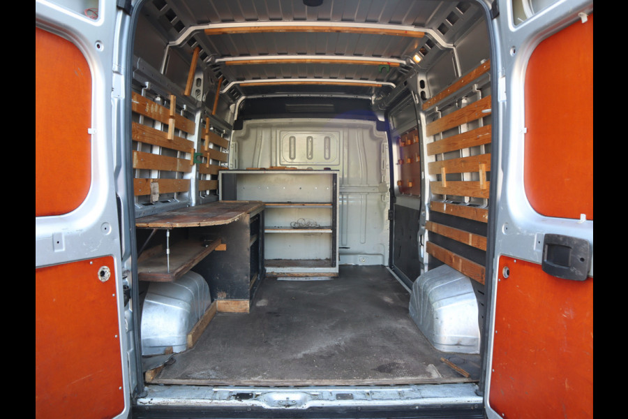 Peugeot Boxer 330 2.2 BlueHDi 141pk Euro 6 L2H2 - Imperiaal - Trekhaak - NAP