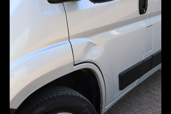 Peugeot Boxer 330 2.2 BlueHDi 141pk Euro 6 L2H2 - Imperiaal - Trekhaak - NAP