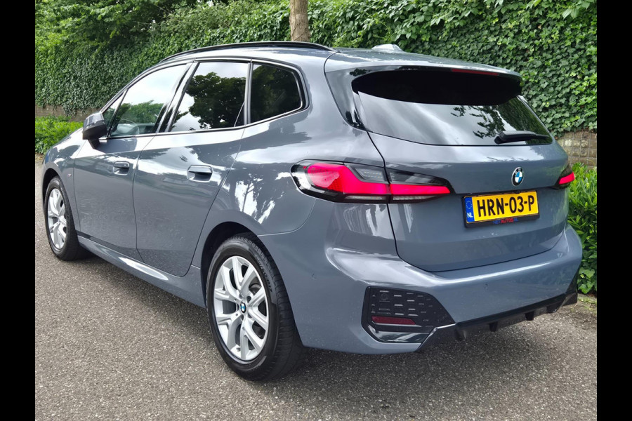 BMW 2 Serie Active Tourer M Sport ACC Line Assist CarPlay Trekhaak Cam H&K Sparkling copper grey Fabriek garantie 2026