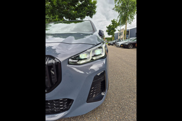 BMW 2 Serie Active Tourer M Sport ACC Line Assist CarPlay Trekhaak Cam H&K Sparkling copper grey Fabriek garantie 2026