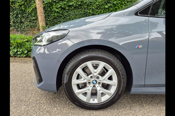 BMW 2 Serie Active Tourer M Sport ACC Line Assist CarPlay Trekhaak Cam H&K Sparkling copper grey Fabriek garantie 2026
