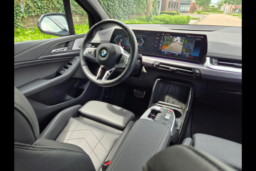 BMW 2 Serie Active Tourer M Sport ACC Line Assist CarPlay Trekhaak Cam H&K Sparkling copper grey Fabriek garantie 2026