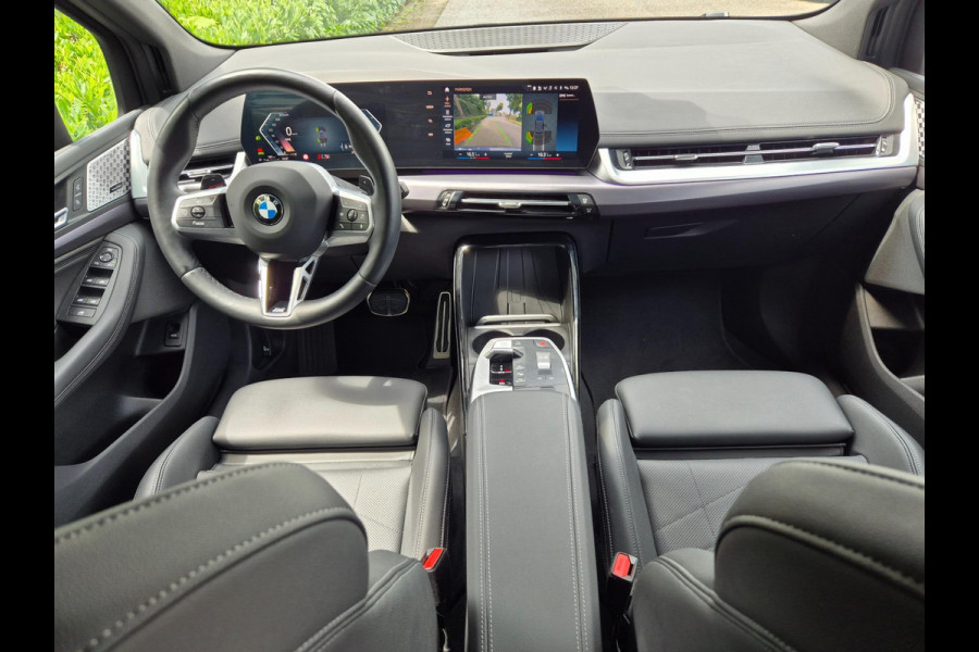 BMW 2 Serie Active Tourer M Sport ACC Line Assist CarPlay Trekhaak Cam H&K Sparkling copper grey Fabriek garantie 2026