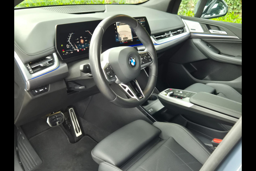 BMW 2 Serie Active Tourer M Sport ACC Line Assist CarPlay Trekhaak Cam H&K Sparkling copper grey Fabriek garantie 2026
