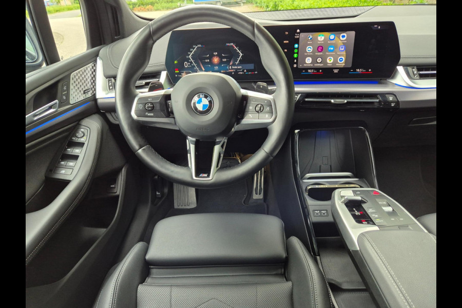 BMW 2 Serie Active Tourer M Sport ACC Line Assist CarPlay Trekhaak Cam H&K Sparkling copper grey Fabriek garantie 2026