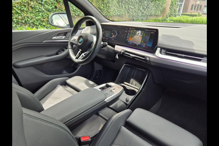 BMW 2 Serie Active Tourer M Sport ACC Line Assist CarPlay Trekhaak Cam H&K Sparkling copper grey Fabriek garantie 2026