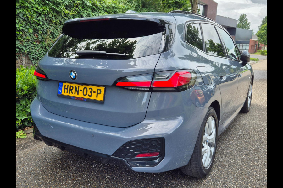 BMW 2 Serie Active Tourer M Sport ACC Line Assist CarPlay Trekhaak Cam H&K Sparkling copper grey Fabriek garantie 2026