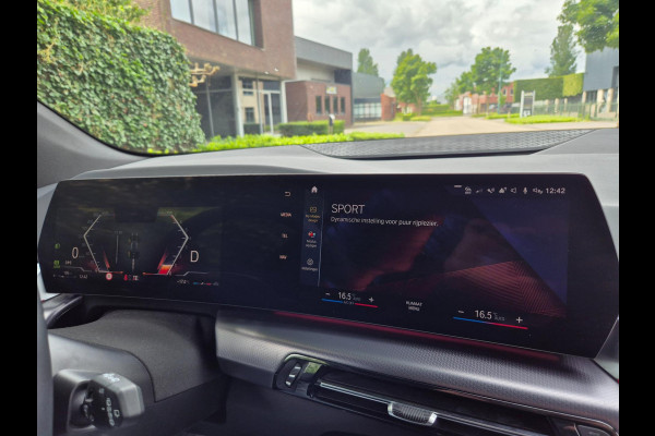 BMW 2 Serie Active Tourer M Sport ACC Line Assist CarPlay Trekhaak Cam H&K Sparkling copper grey Fabriek garantie 2026