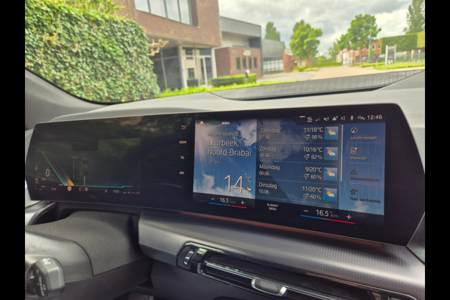BMW 2 Serie Active Tourer M Sport ACC Line Assist CarPlay Trekhaak Cam H&K Sparkling copper grey Fabriek garantie 2026