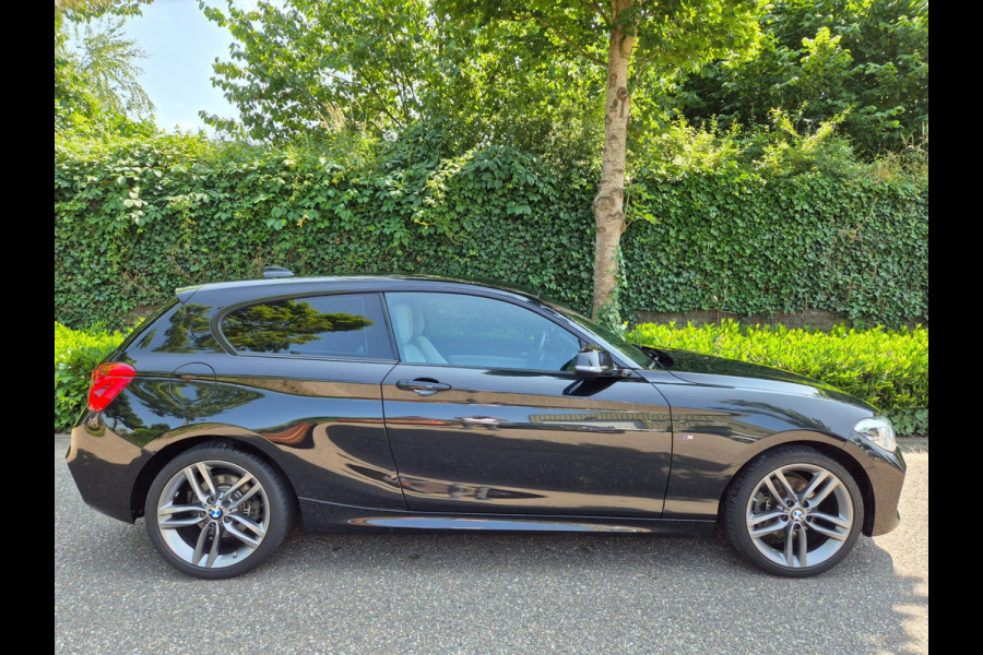 BMW 1-serie 120i High Executive M Pakket Coupe Apple CarPlay Harman & Kardon LED NAP NL
