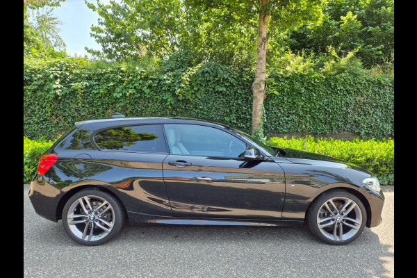 BMW 1-serie 120i High Executive M Pakket Coupe Apple CarPlay Harman & Kardon LED NAP NL