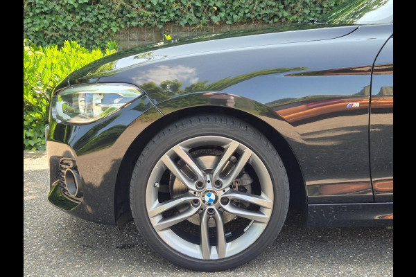BMW 1-serie 120i High Executive M Pakket Coupe Apple CarPlay Harman & Kardon LED NAP NL