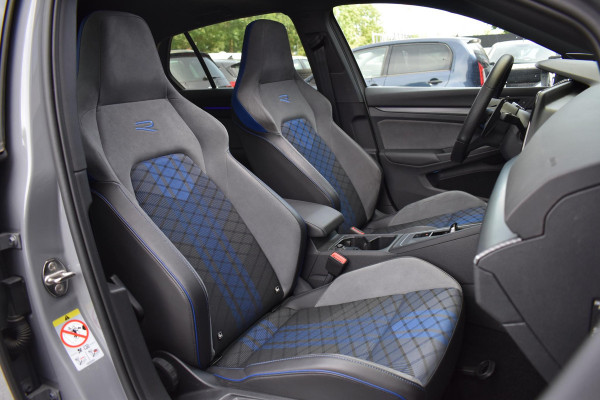 Volkswagen Golf 1.5 eTSI R-Line Pano HUD H&K Lane Camera
