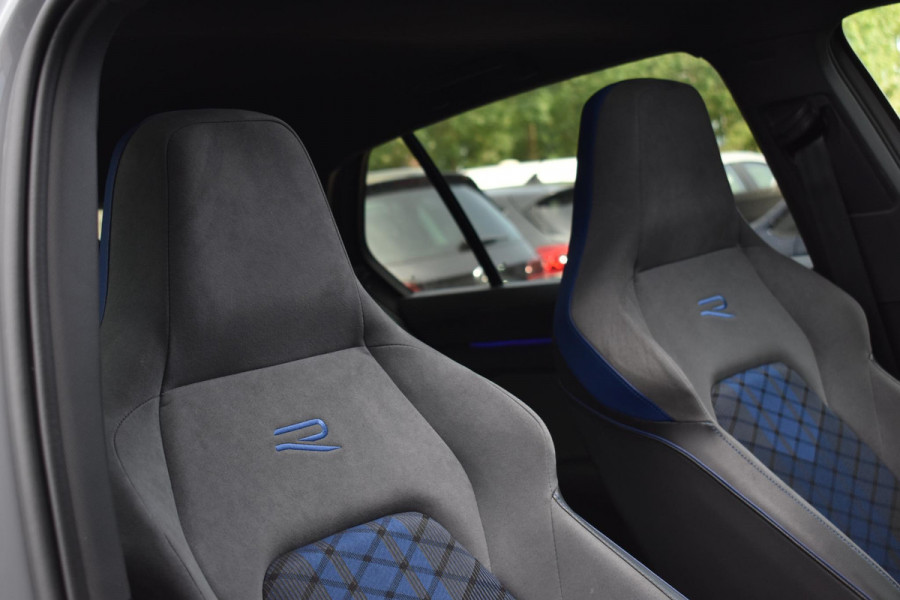 Volkswagen Golf 1.5 eTSI R-Line Pano HUD H&K Lane Camera