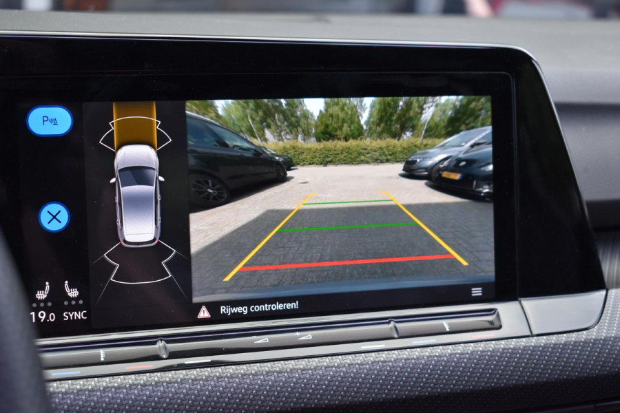 Volkswagen Golf 1.5 eTSI R-Line Pano HUD H&K Lane Camera
