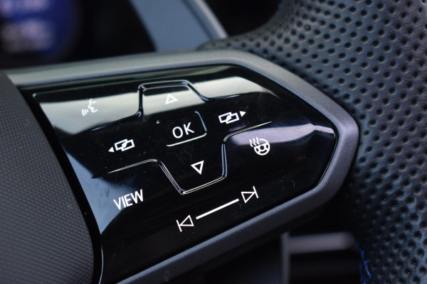Volkswagen Golf 1.5 eTSI R-Line Pano HUD H&K Lane Camera