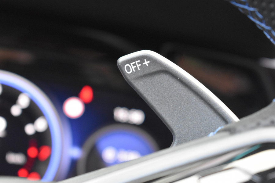 Volkswagen Golf 1.5 eTSI R-Line Pano HUD H&K Lane Camera