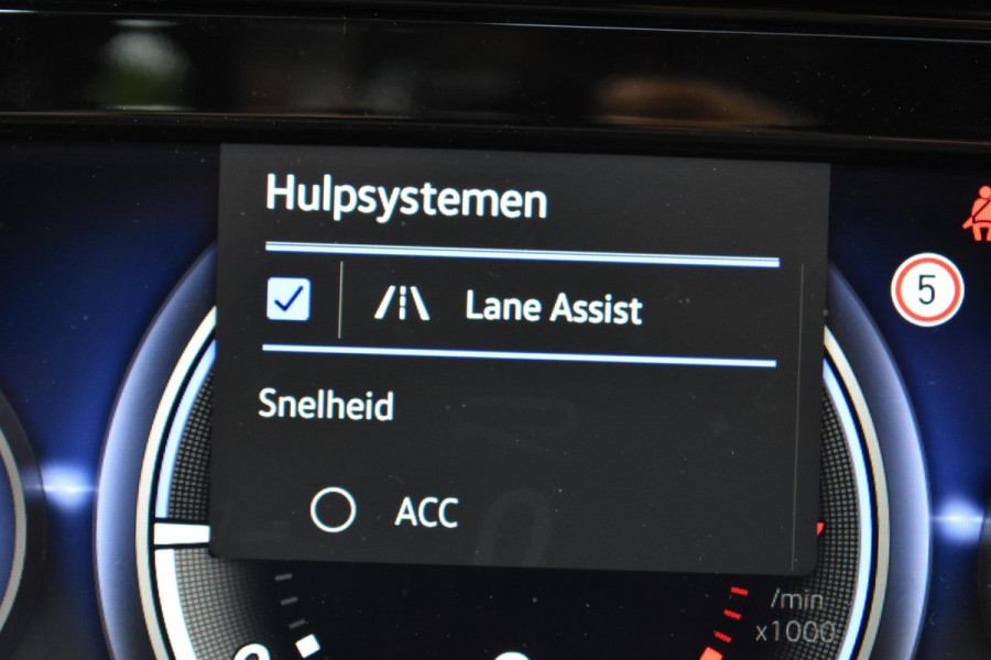 Volkswagen Golf 1.5 eTSI R-Line Pano HUD H&K Lane Camera