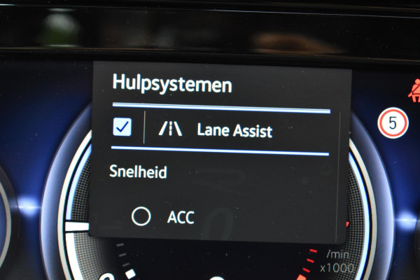 Volkswagen Golf 1.5 eTSI R-Line Pano HUD H&K Lane Camera