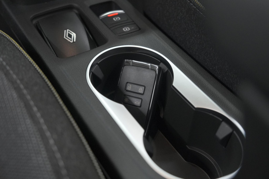 Renault Captur 1.6 E-Tech full hybrid 145 Techno | Advanced Driving | Camera | Dodehoekdetectie | Apple Carplay | 18 Inch Lichtmetalen Velgen
