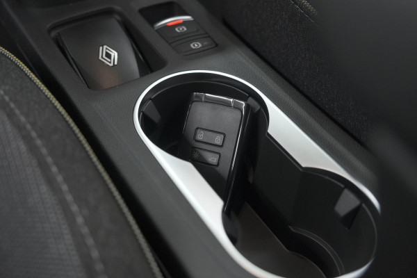 Renault Captur 1.6 E-Tech full hybrid 145 Techno | Advanced Driving | Camera | Dodehoekdetectie | Apple Carplay | 18 Inch Lichtmetalen Velgen