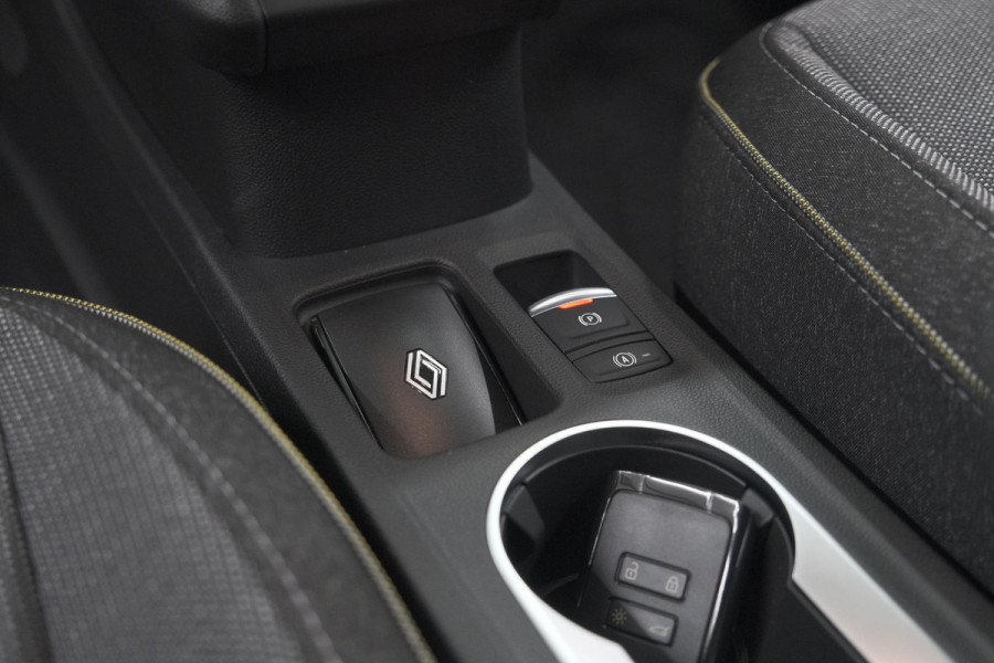 Renault Captur 1.6 E-Tech full hybrid 145 Techno | Advanced Driving | Camera | Dodehoekdetectie | Apple Carplay | 18 Inch Lichtmetalen Velgen