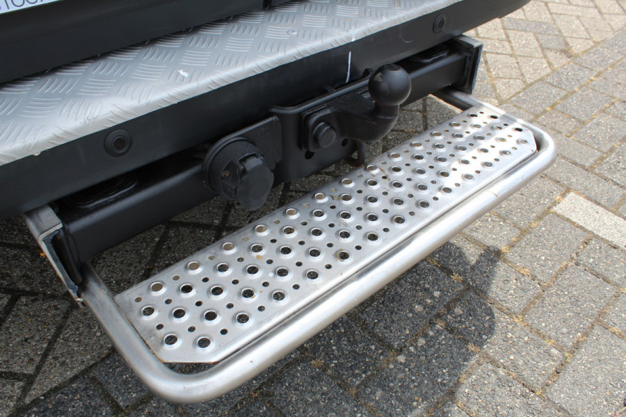 Ford Transit 290 2.0-105pk TDCI L2H2 Ambiente. Compleet ingerichte Ford Transit ! Camera, pdc v+a, airco, ladder achterd., opstaptrede met trekhaak, imperiaal met ladder, omvormer naar 220V, etc etc.