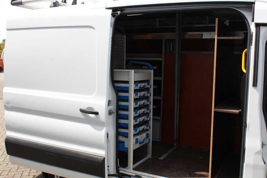 Ford Transit 290 2.0-105pk TDCI L2H2 Ambiente. Compleet ingerichte Ford Transit ! Camera, pdc v+a, airco, ladder achterd., opstaptrede met trekhaak, imperiaal met ladder, omvormer naar 220V, etc etc.