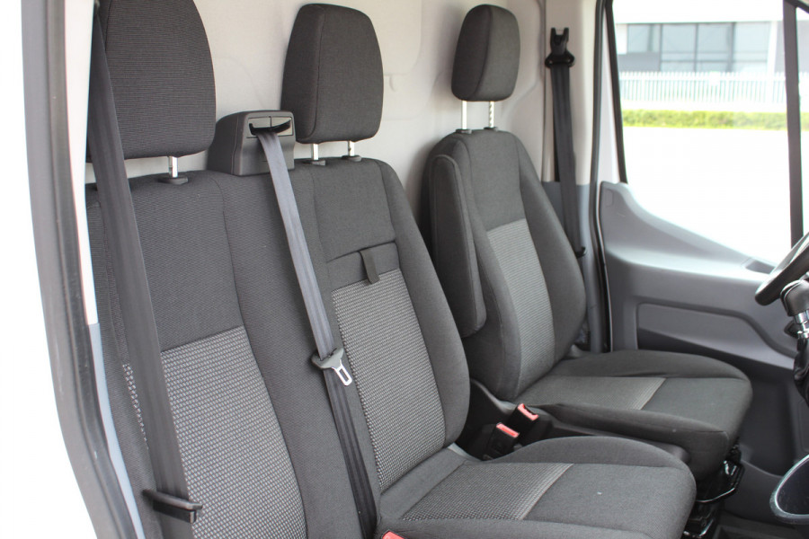 Ford Transit 290 2.0-105pk TDCI L2H2 Ambiente. Compleet ingerichte Ford Transit ! Camera, pdc v+a, airco, ladder achterd., opstaptrede met trekhaak, imperiaal met ladder, omvormer naar 220V, etc etc.