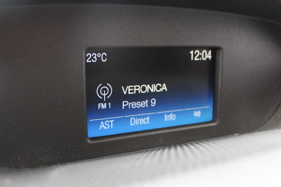 Ford Transit 290 2.0-105pk TDCI L2H2 Ambiente. Compleet ingerichte Ford Transit ! Camera, pdc v+a, airco, ladder achterd., opstaptrede met trekhaak, imperiaal met ladder, omvormer naar 220V, etc etc.